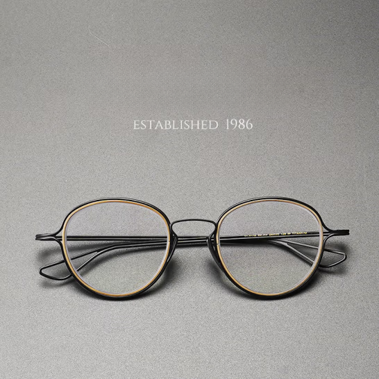 Personalized Japanese retro titanium frames, ideal for men and women, perfect with myopia glasses