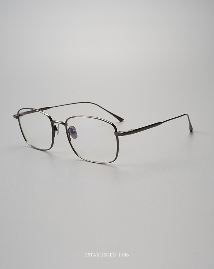 Elegant Pure Titanium Gold-Rimmed Myopic Glasses Frame: Ultra-Lightweight (8g) for Leisure and Business