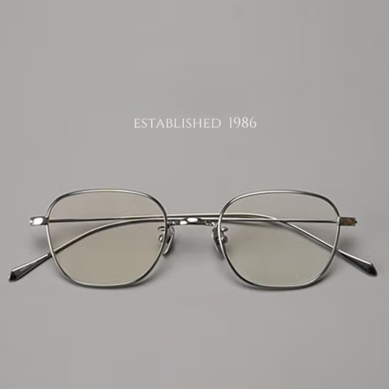 Nearsighted Glasses: Pure Titanium, Retro and Artistic, Small Face Frame, Imported, Super Lightweight, Compatible with Blue Light and Radiation Protection Lenses