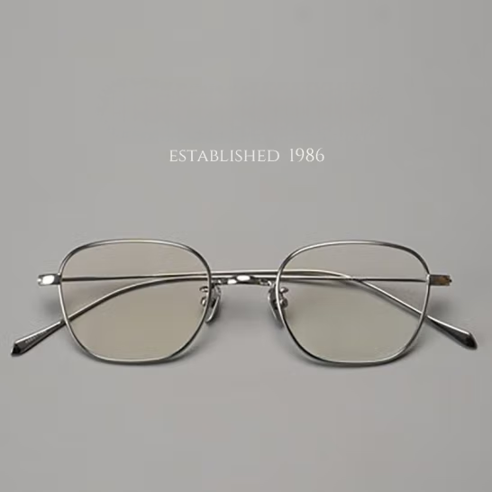 Nearsighted glasses, pure titanium, retro artistic small face frame, imported, ultra-light, suitable for pairing with blue light and radiation protection lenses.