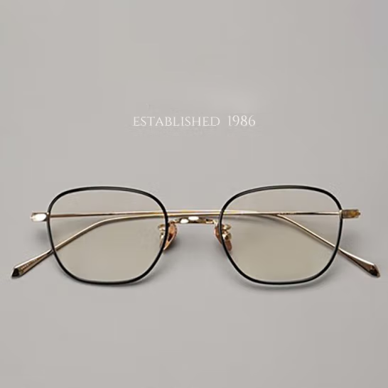 Nearsighted glasses, pure titanium, retro artistic small face frame, imported, ultra-light, suitable for pairing with blue light and radiation protection lenses.