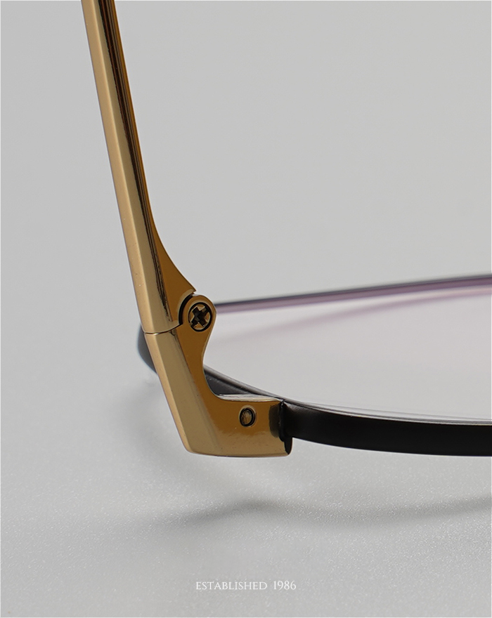 Elegant Pure Titanium Gold-Rimmed Myopic Glasses Frame: Ultra-Lightweight (8g) for Leisure and Business