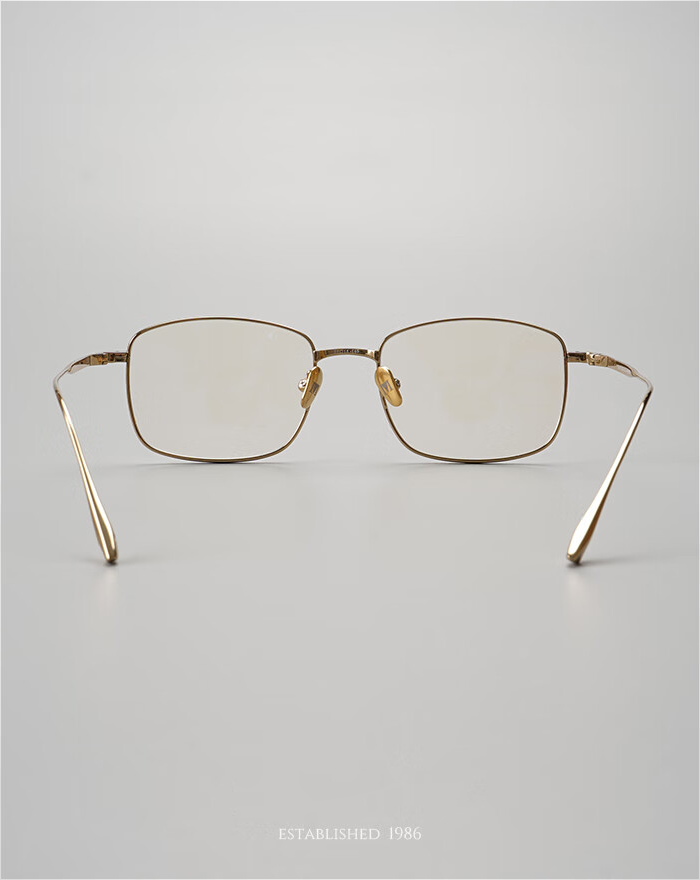 Elegant Pure Titanium Gold-Rimmed Myopic Glasses Frame: Ultra-Lightweight (8g) for Leisure and Business