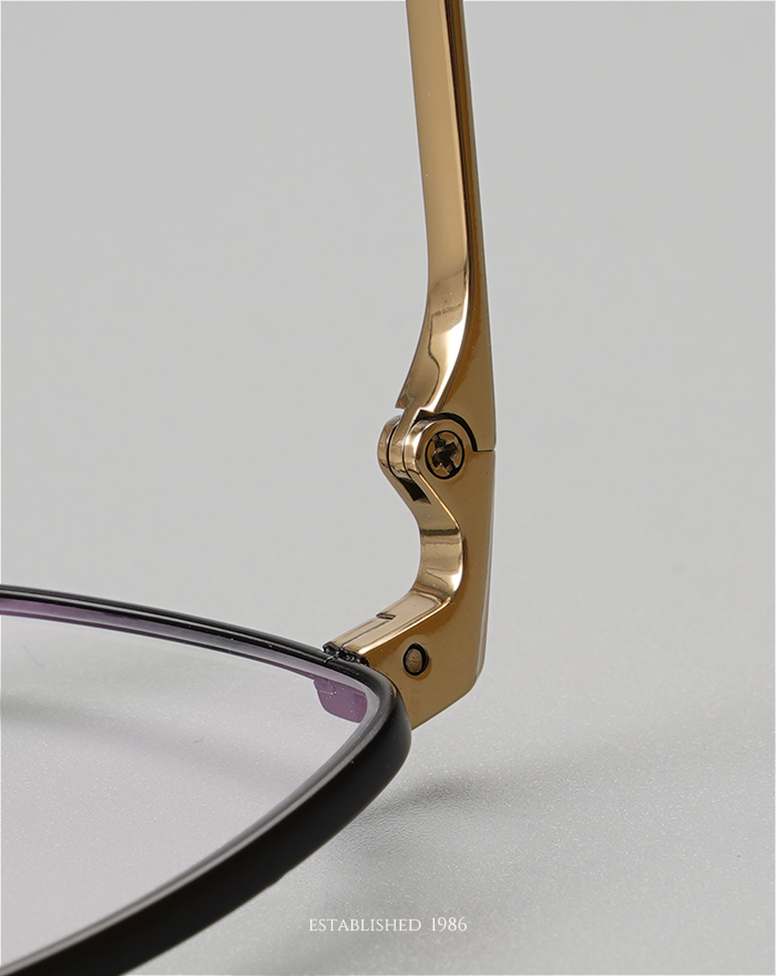 Elegant Pure Titanium Gold-Rimmed Myopic Glasses Frame: Ultra-Lightweight (8g) for Leisure and Business